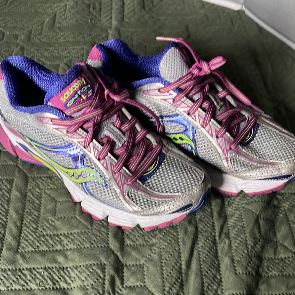 Saucony Gray and Pink Sneakers with Cushioned Midsoles